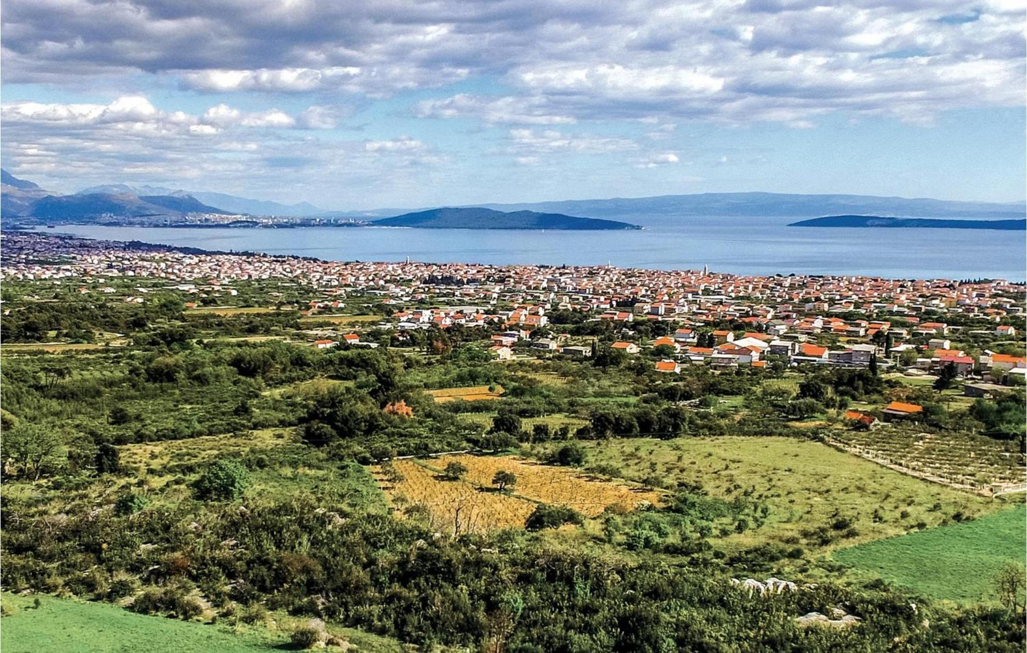 Lovely Apartment In Kastel Stari With Kitchen Kastela Bagian luar foto